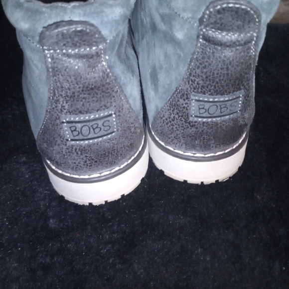 Skechers Gray and Red Lace Up Boots with Suede Finish - Picture 5 of 9